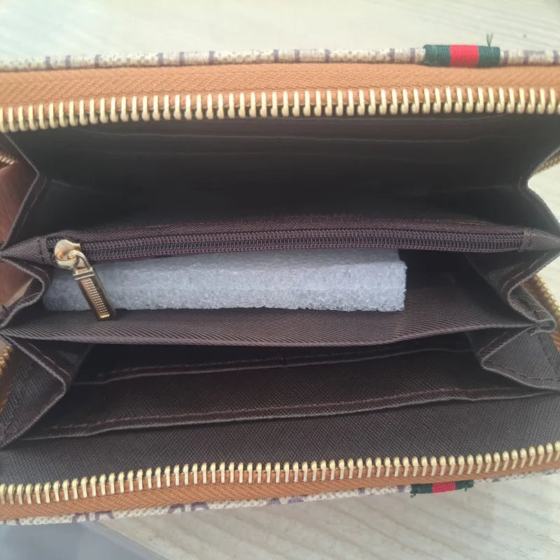 LIOUS VITTON حقيبة كلاتش أنيقة من ماركة لويس فيتون – رائجة في أوروبا وأمريكا